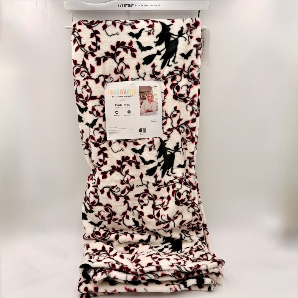 Martha Stewart Everyday Halloween Plush Throw Witches Bats Red Black Vines NEW